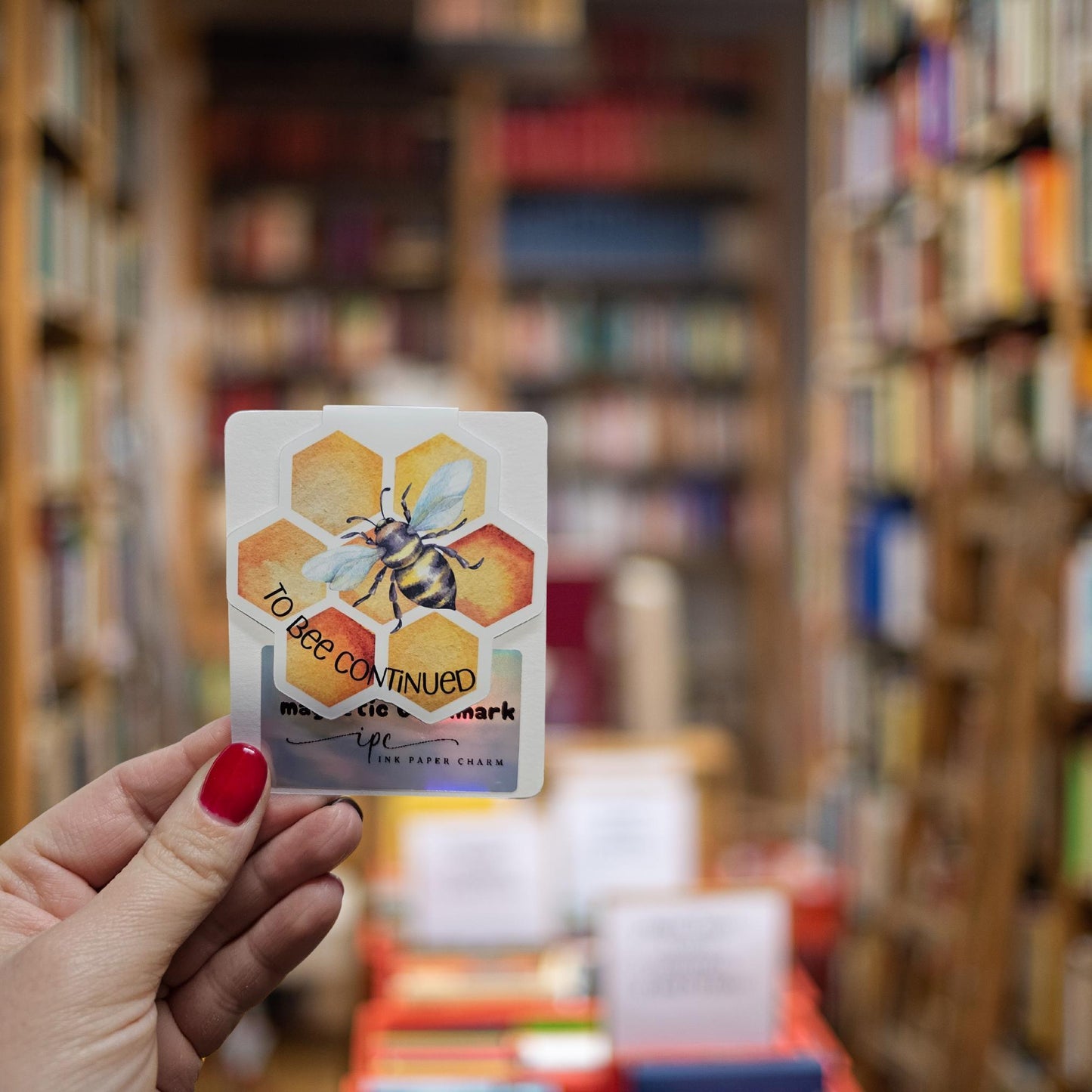 Magnetic Bookmark: Whimsical Bee Design - Book Lover Accessory